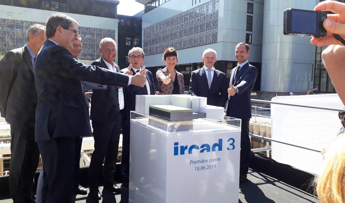 Pose de la première pierre à l'IRCAD3 à Strasbourg